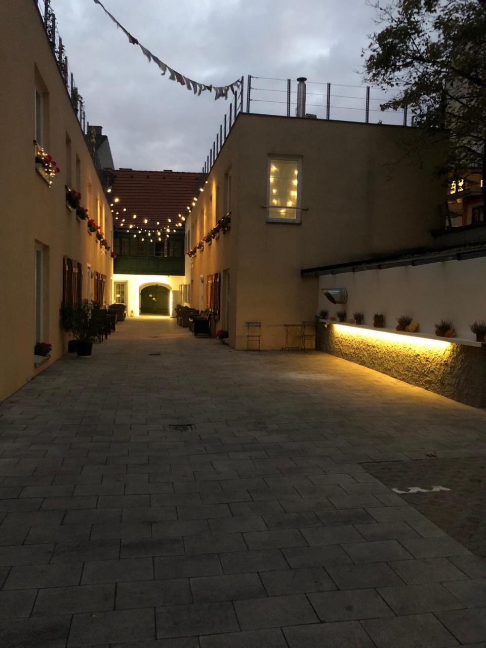 Boutique Hostel Zum Goldenen Kegel Вена Экстерьер фото